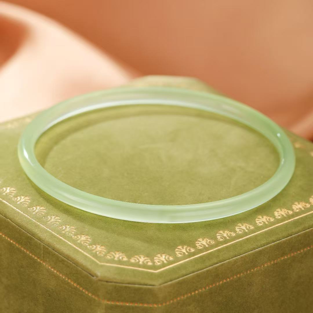 Bracelet Jonc Calcédoine – Clarté Minérale