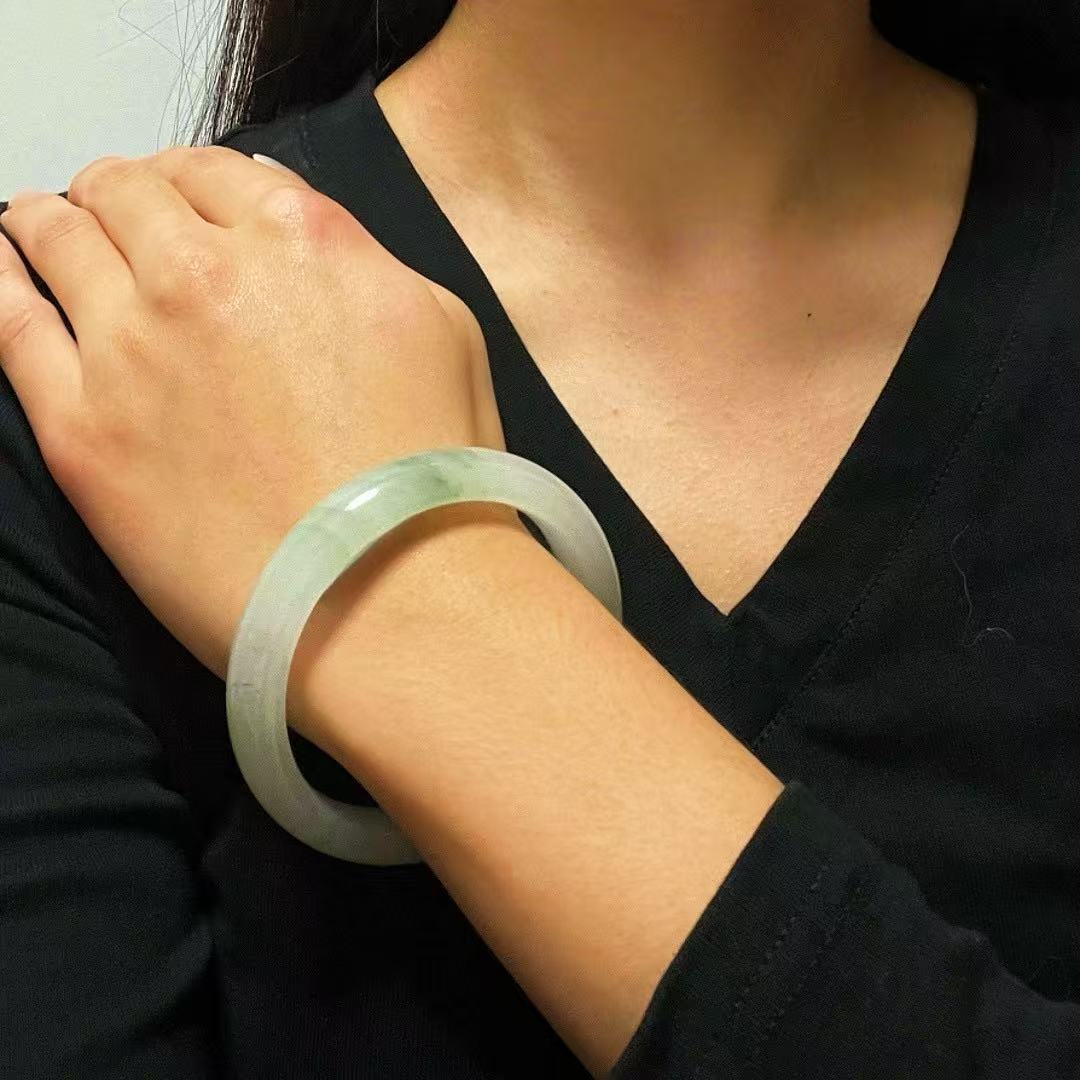 Bracelet Jonc Calcédoine – Éclat Vert Naturel