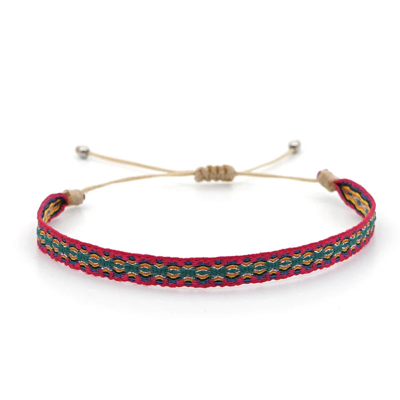 Bracelet Tibétain Trio pour la vitalité, orné d'un motif ethnique coloré sur cordon beige ajustable.