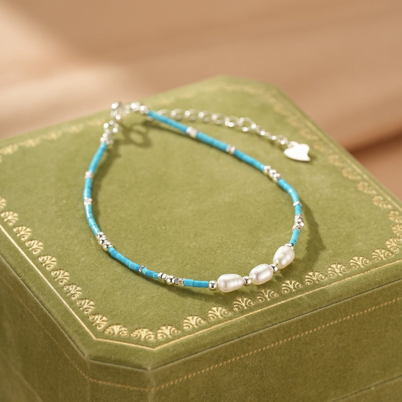 Bracelet Turquoise – Talisman du Vent, Argent, avec des perles d'eau douce et des perles d'argent sur une chaîne ajustable.