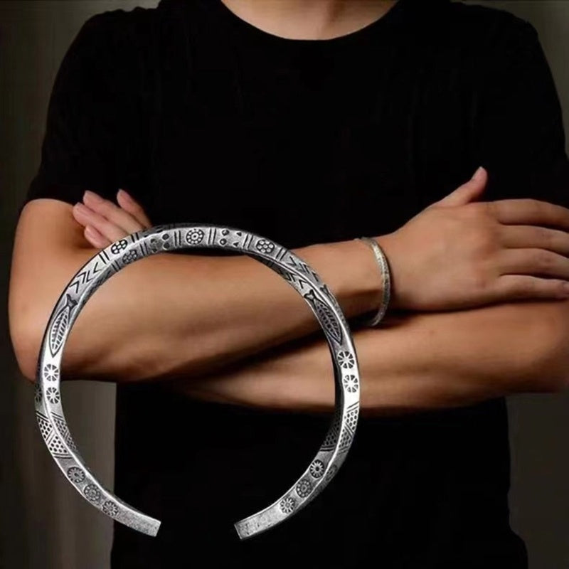 Twisted Bangle Bracelet 'Plenitude' with Viking Rune