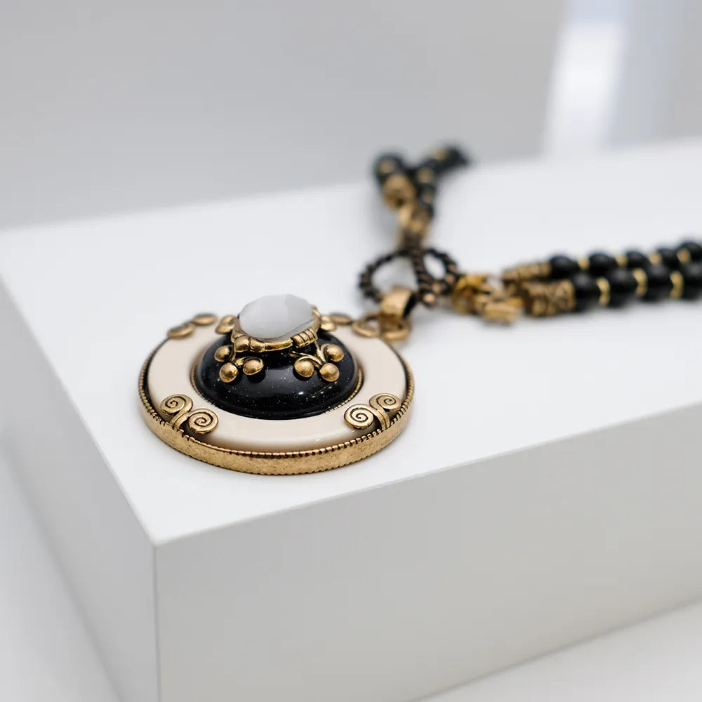 Collier Agate Noire – Fleur de Lys