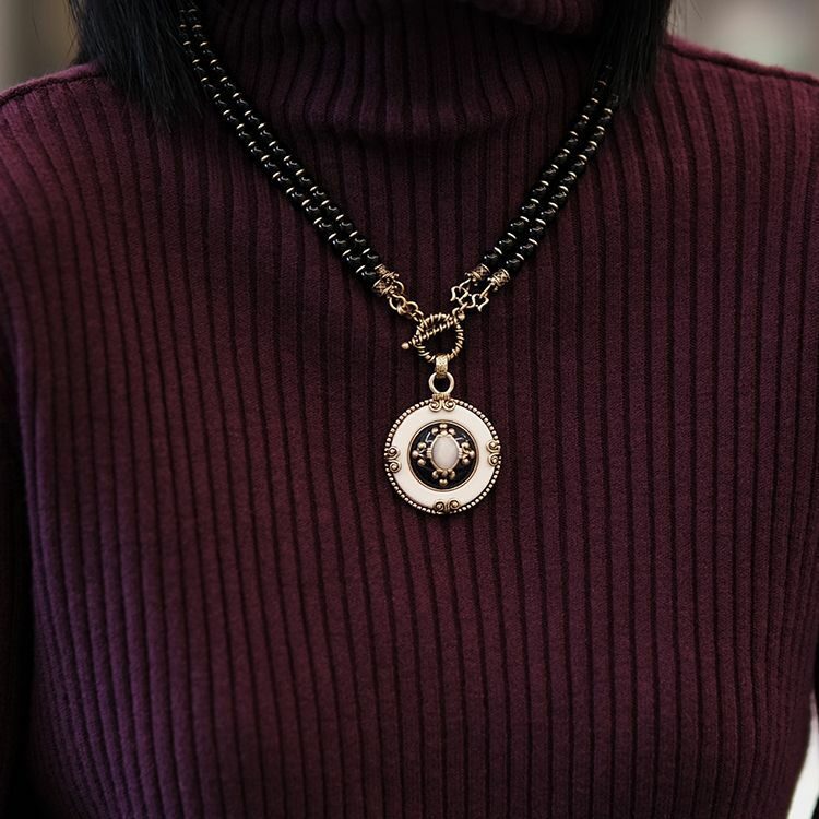 Collier Agate Noire – Fleur de Lys