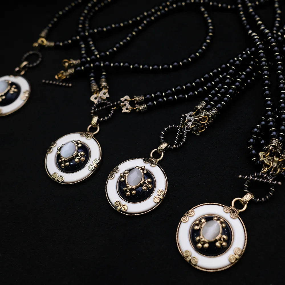 Collier Agate Noire – Fleur de Lys