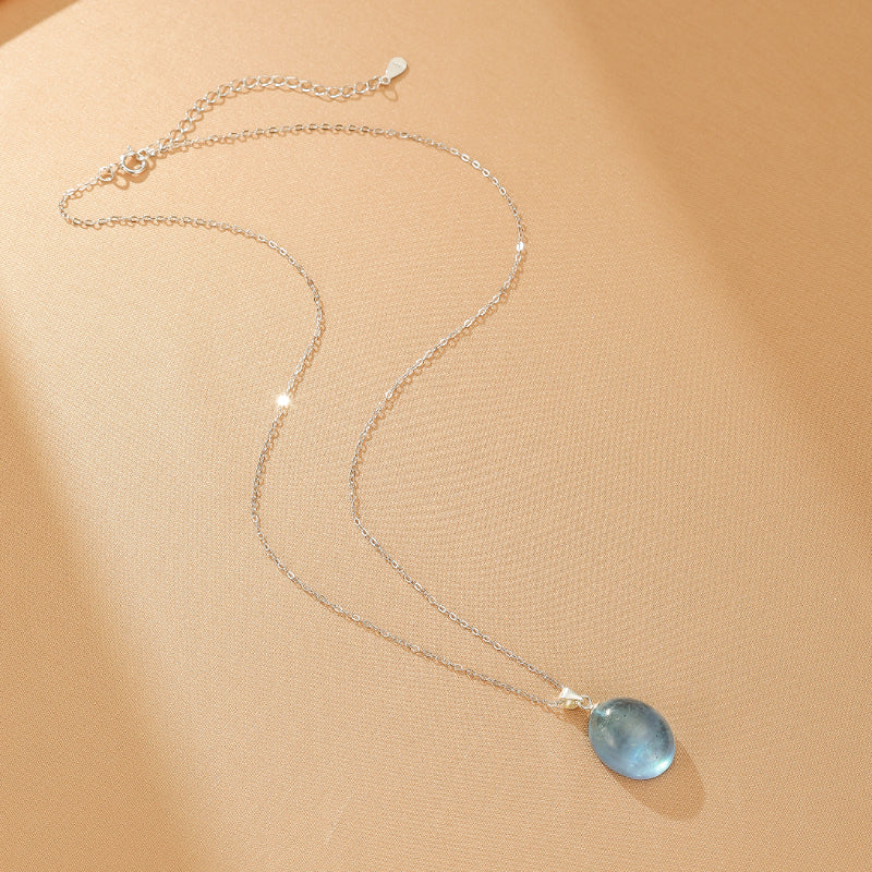 Collier délicat en argent 925 avec un pendentif en aigue-marine bleue ovale, chaîne fine et réglable, style Éclat d'Eau Cristalline.