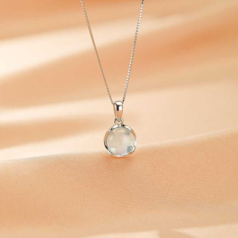 Collier "Sérénité Bleue" en argent 925, orné d'une aigue-marine ronde et translucide sur une chaîne fine.