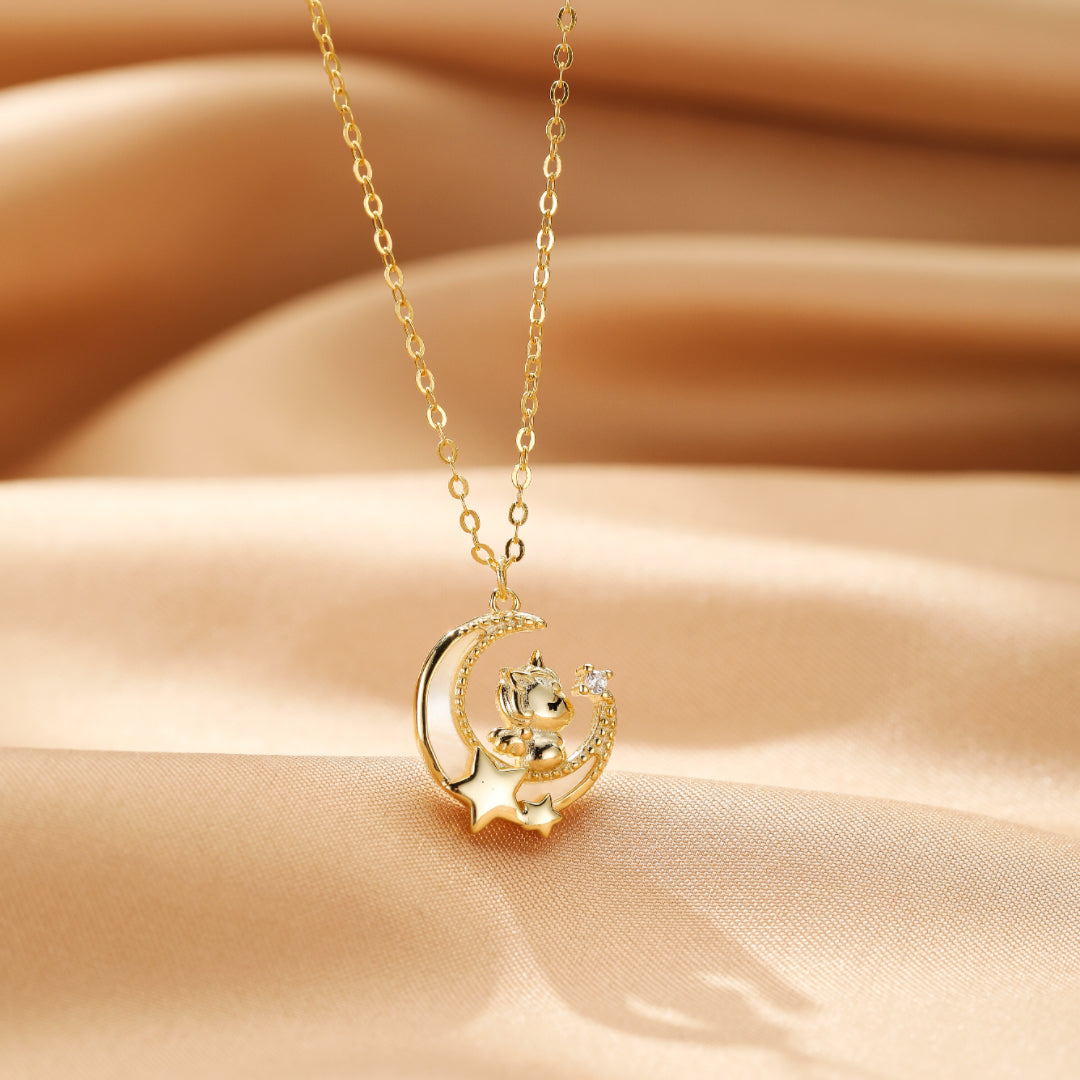 Collier cheval et lune Rêve Étoilé en argent plaqué or 18K avec zircon, design céleste raffiné pour femme.
