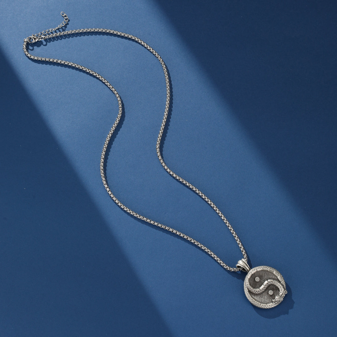 Collier Dragon Yin Yang – Force et Sérénité