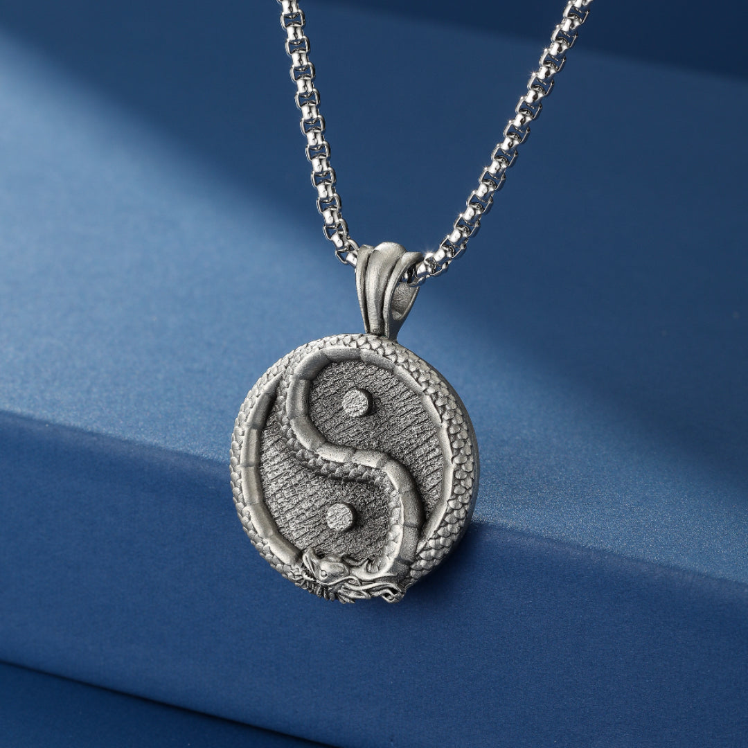 Collier Dragon Yin Yang – Force et Sérénité