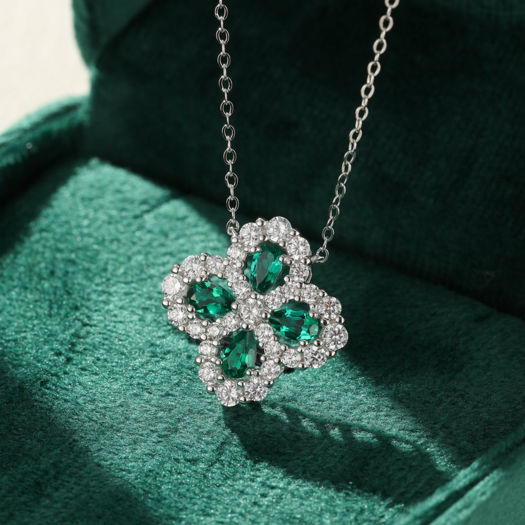 Collier Émeraude Trèfle – Chance Étincelante, Argent Plaqué Platine
