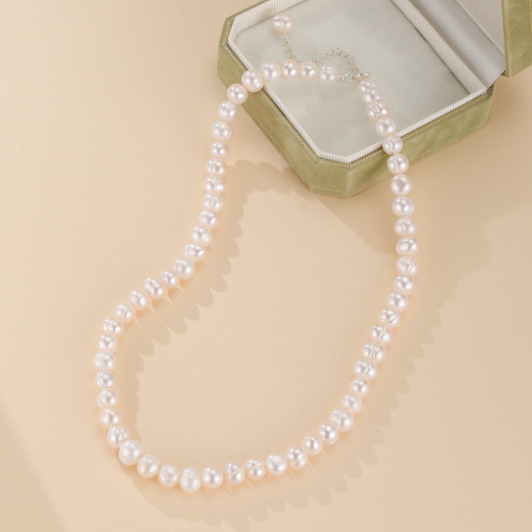 Collier Aurore en perles d'eau douce naturelles de 6-7mm et argent 925, un bijou ethnique élégant pour femme, symbolisant pureté et sérénité. Idéal pour un look raffiné.