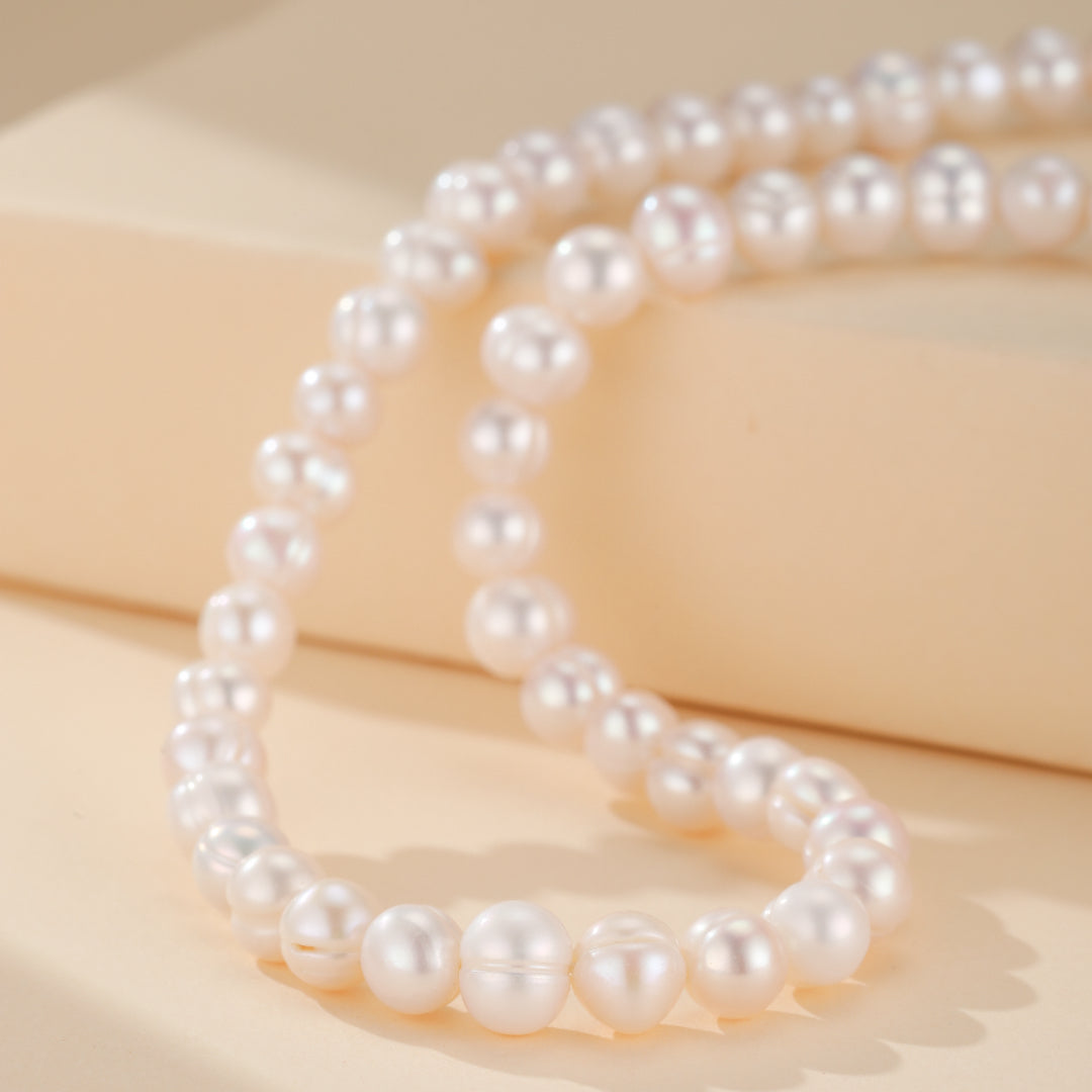 Collier en perles de culture Aurore en argent 925, bijou chic et intemporel apportant équilibre et harmonie. Disponible en longueurs 32cm, 36cm, 40cm pour un style polyvalent.