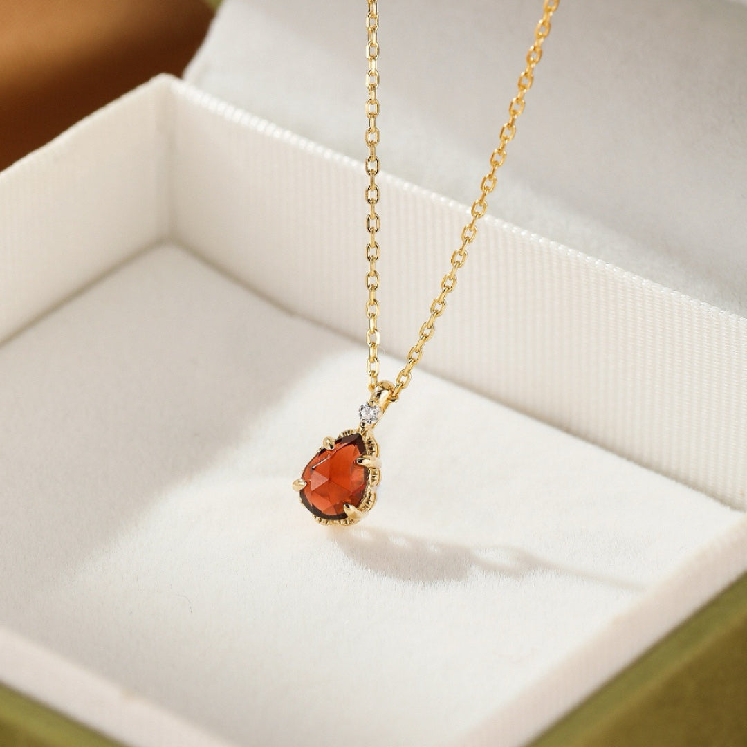 Collier Grenat – Lueur Carmine, Argent Plaqué Or