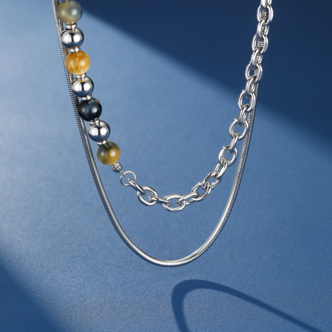 Collier homme double chaîne en acier inoxydable avec perles œil de tigre et perles argentées, style Fusion Urbaine.