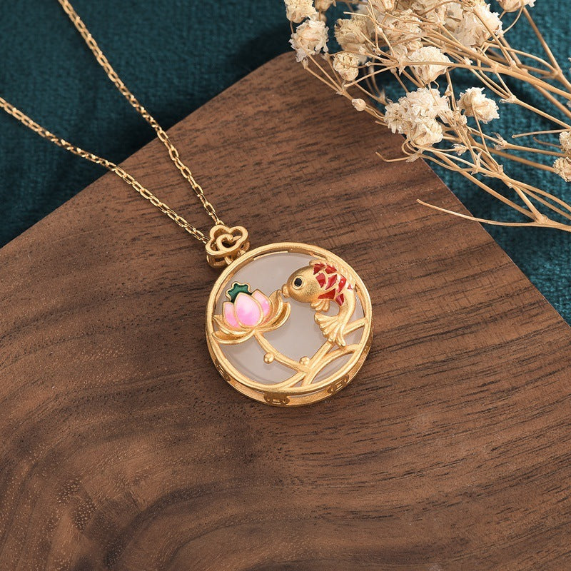 Collier Jade avec Lotus et Carpe Koï – Porte-bonheur