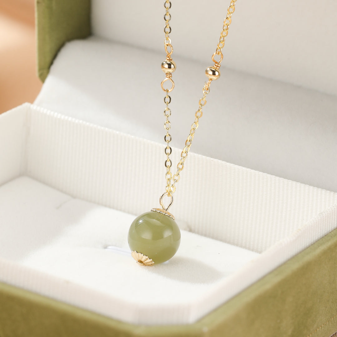 Collier Jade Néphrite – Épure Radieuse