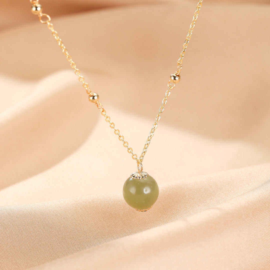 Collier Jade Néphrite – Épure Radieuse