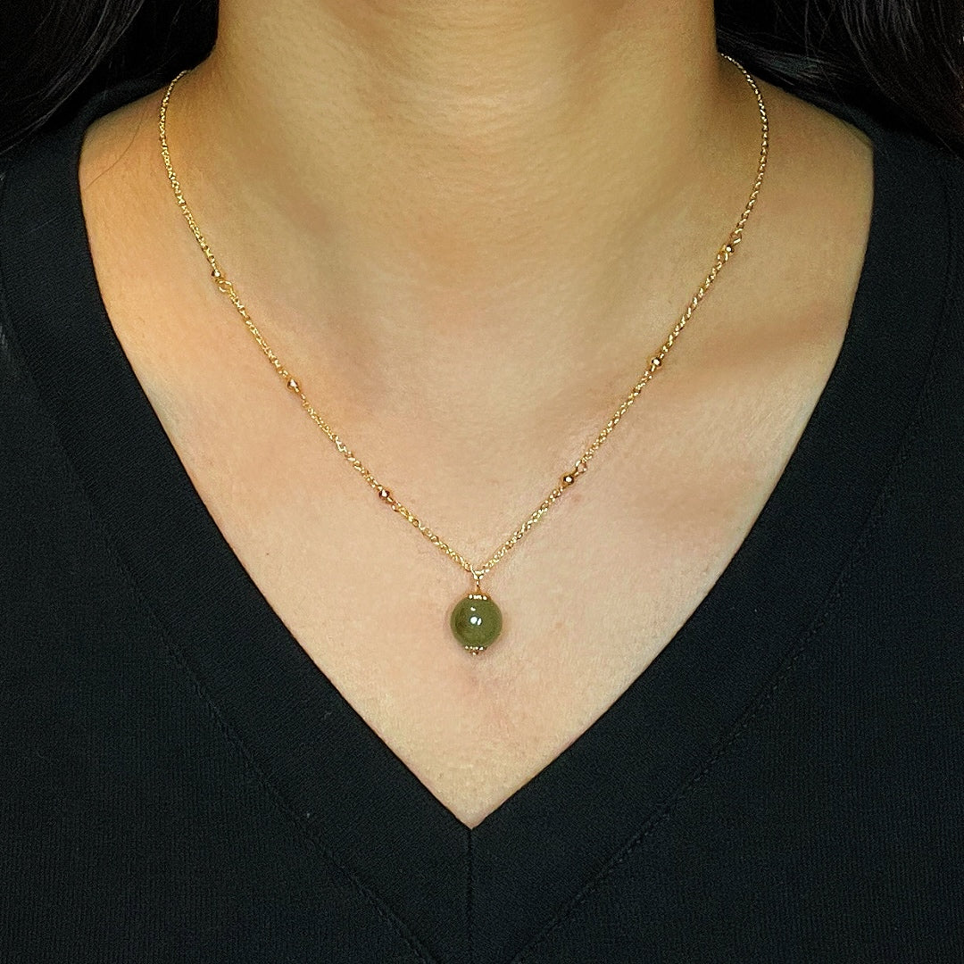 Collier Jade Néphrite – Épure Radieuse
