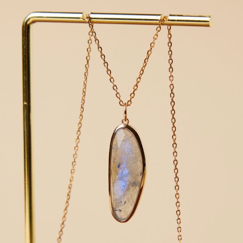 Collier Labradorite – Élipse Audacieuse, Argent Plaqué Or