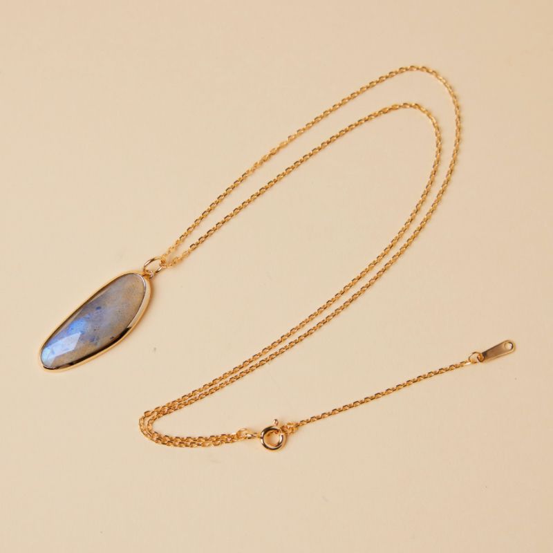 Collier Labradorite – Élipse Audacieuse, Argent Plaqué Or