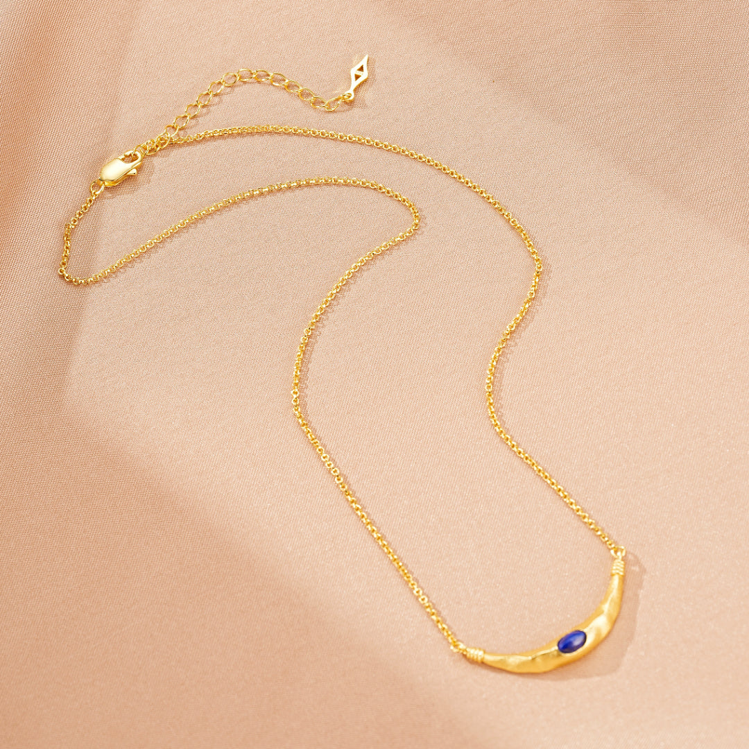 Collier Lapis Lazuli – Lune Antique, Argent Plaqué Or