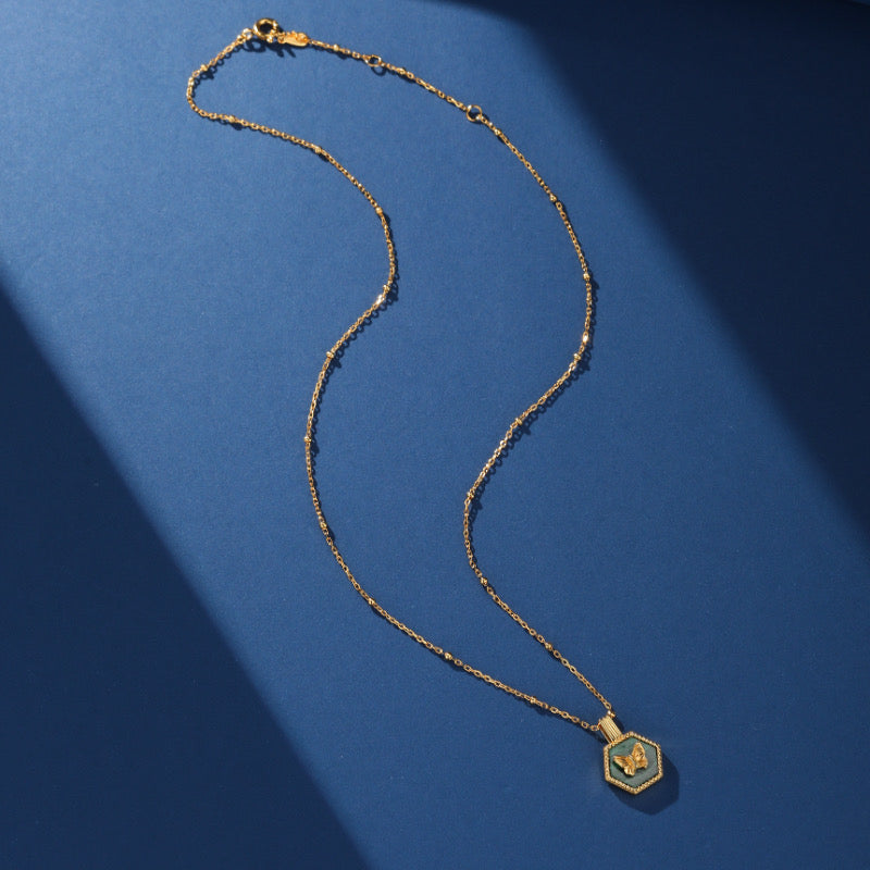 Collier Malachite – Élégance Papillon, Argent Plaqué Or