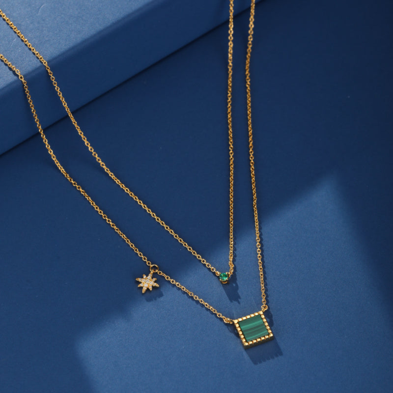 Collier Malachite et Zircon – Éclat Cube, Argent Plaqué Or