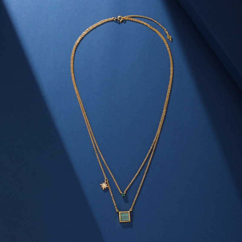 Collier Malachite et Zircon – Éclat Cube, Argent Plaqué Or