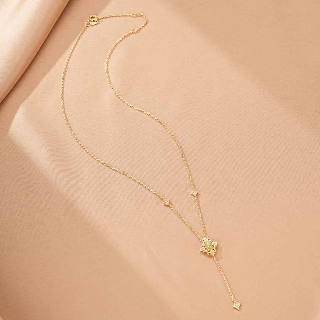 Collier en argent plaqué or 9K avec une opale centrale et des diamants incrustés, style Bohème