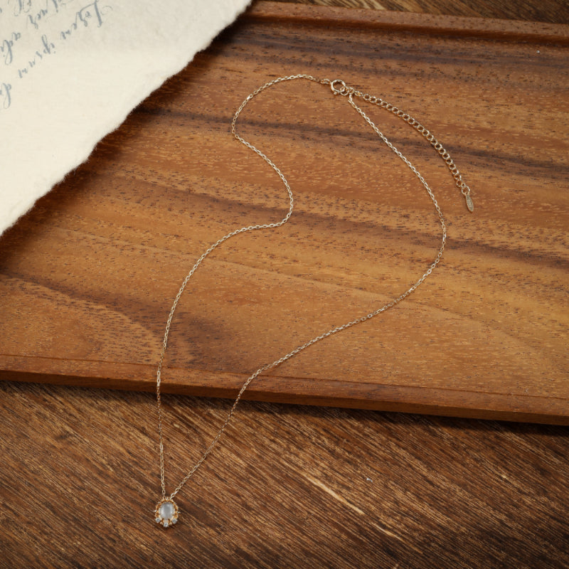 Collier Pierre de Lune – Élégance Lustrée, Argent Plaqué Or