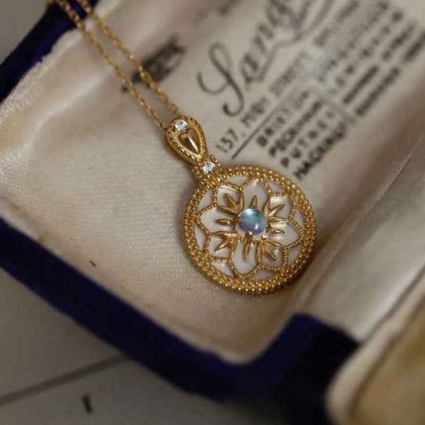 Collier Pierre de Lune – Fleur Lunaire, Argent Plaqué Or