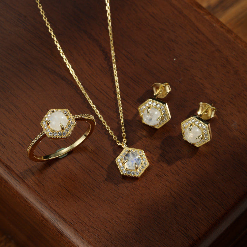 Collier Pierre de Lune – Hexagone Lumineux, Argent Plaqué Or