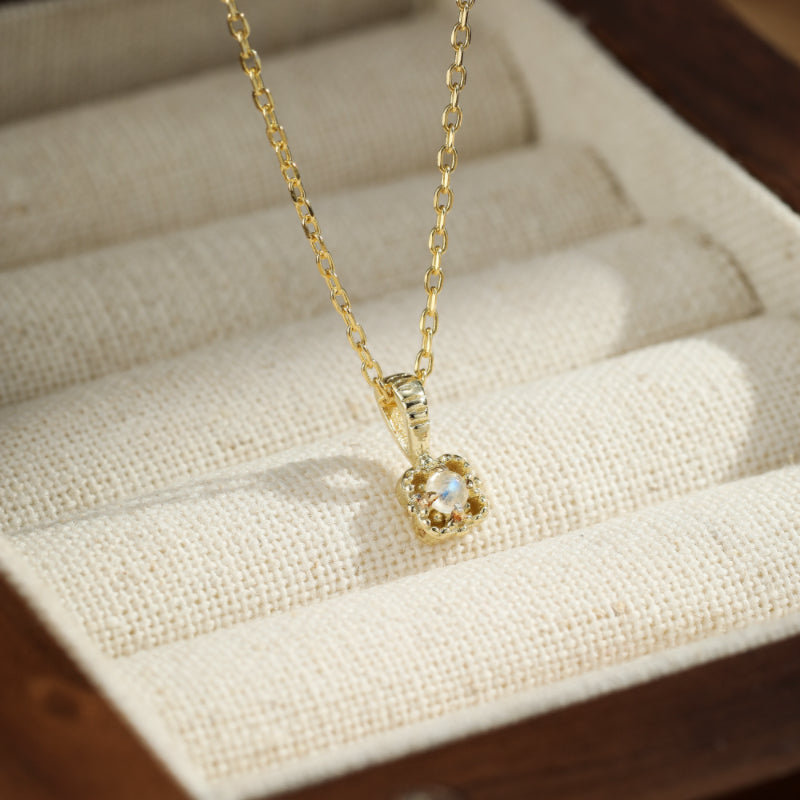 Collier Pierre de Lune – Quatre Feuilles Mystiques, Argent Plaqué Or