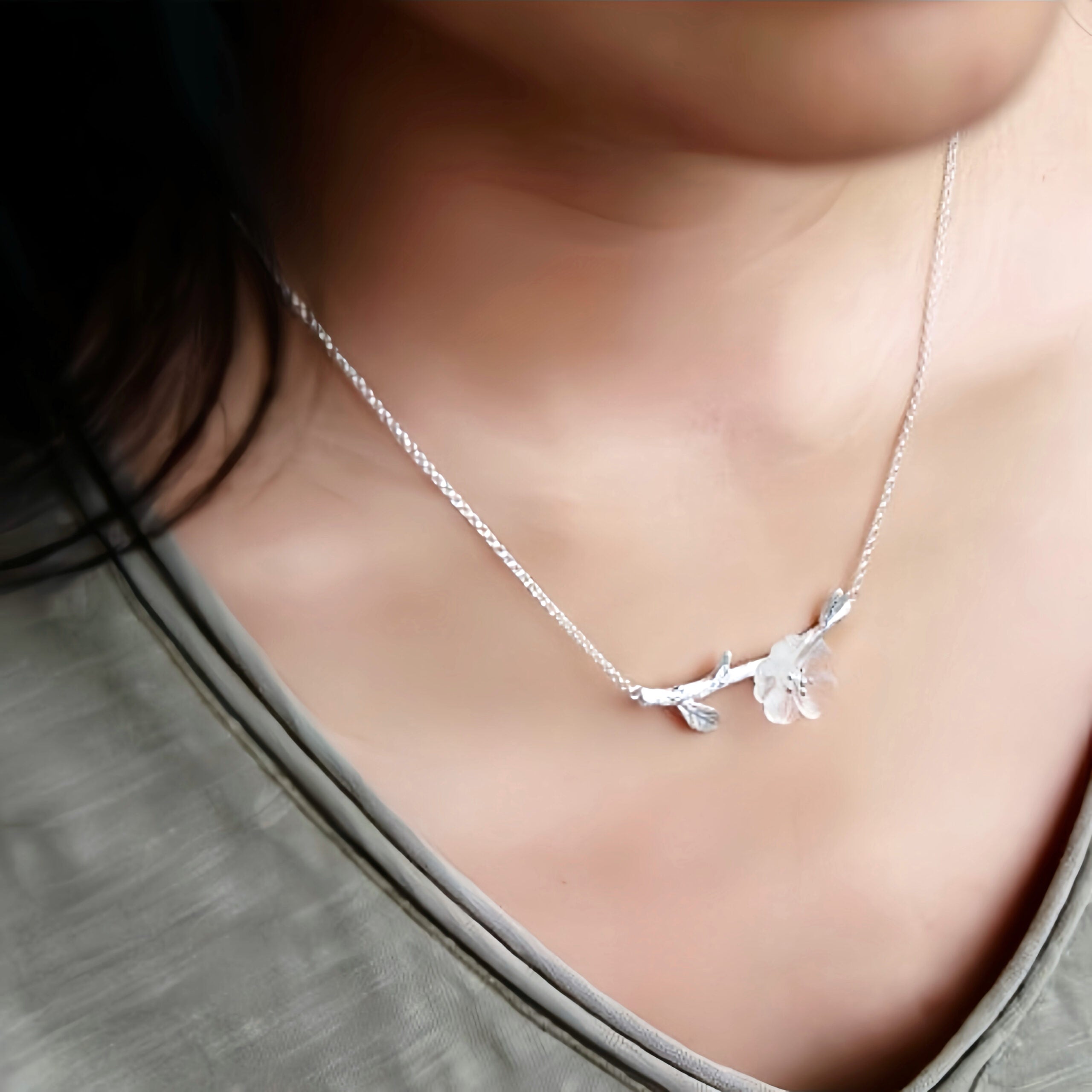 Collier Quartz Clair – Fleur de Tranquillité, Argent