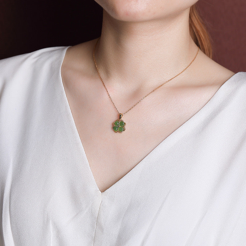 Collier Trèfle en Jade – Éclat de Nature, Argent