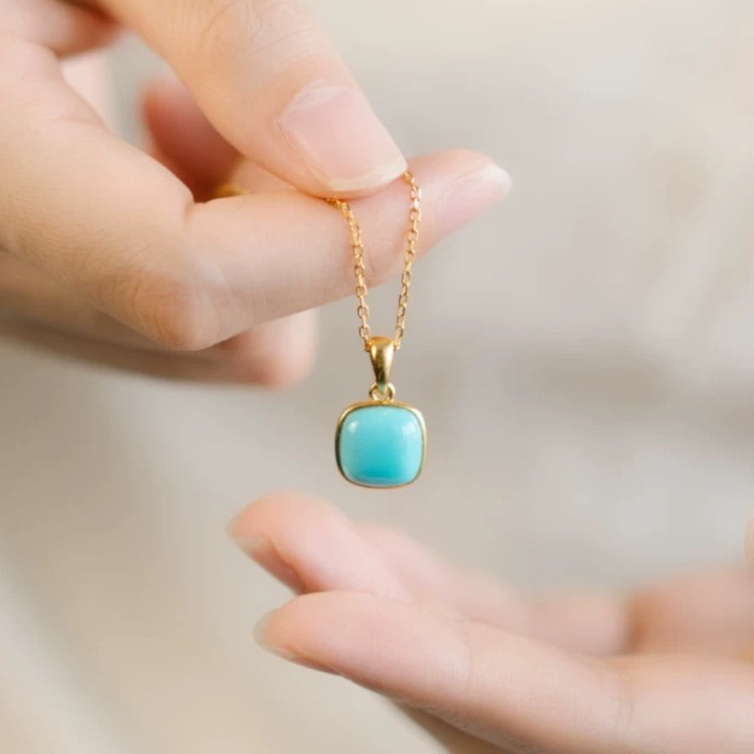 Collier Turquoise – Carré Enchanté, Argent Plaqué Or