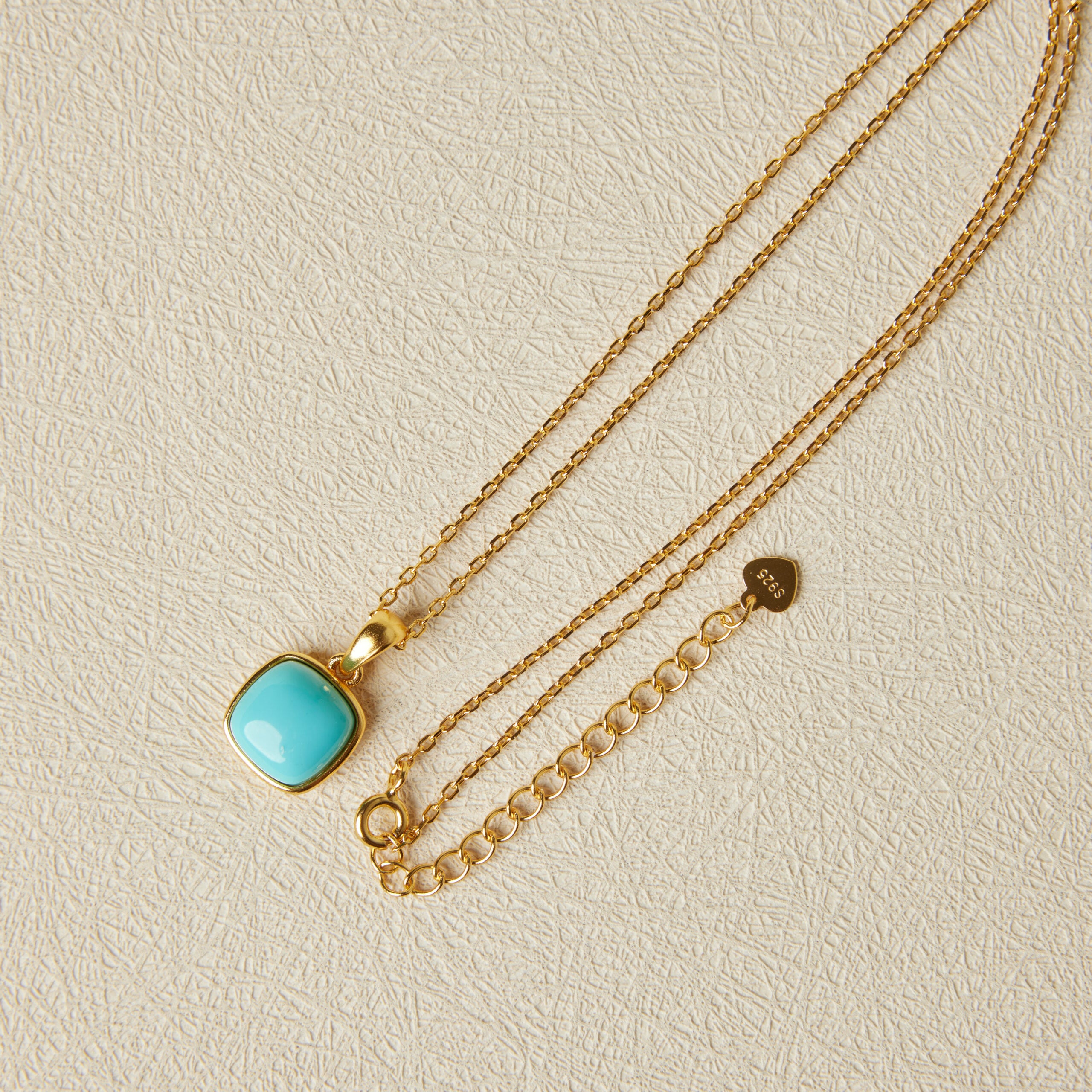 Collier Turquoise – Carré Enchanté, Argent Plaqué Or