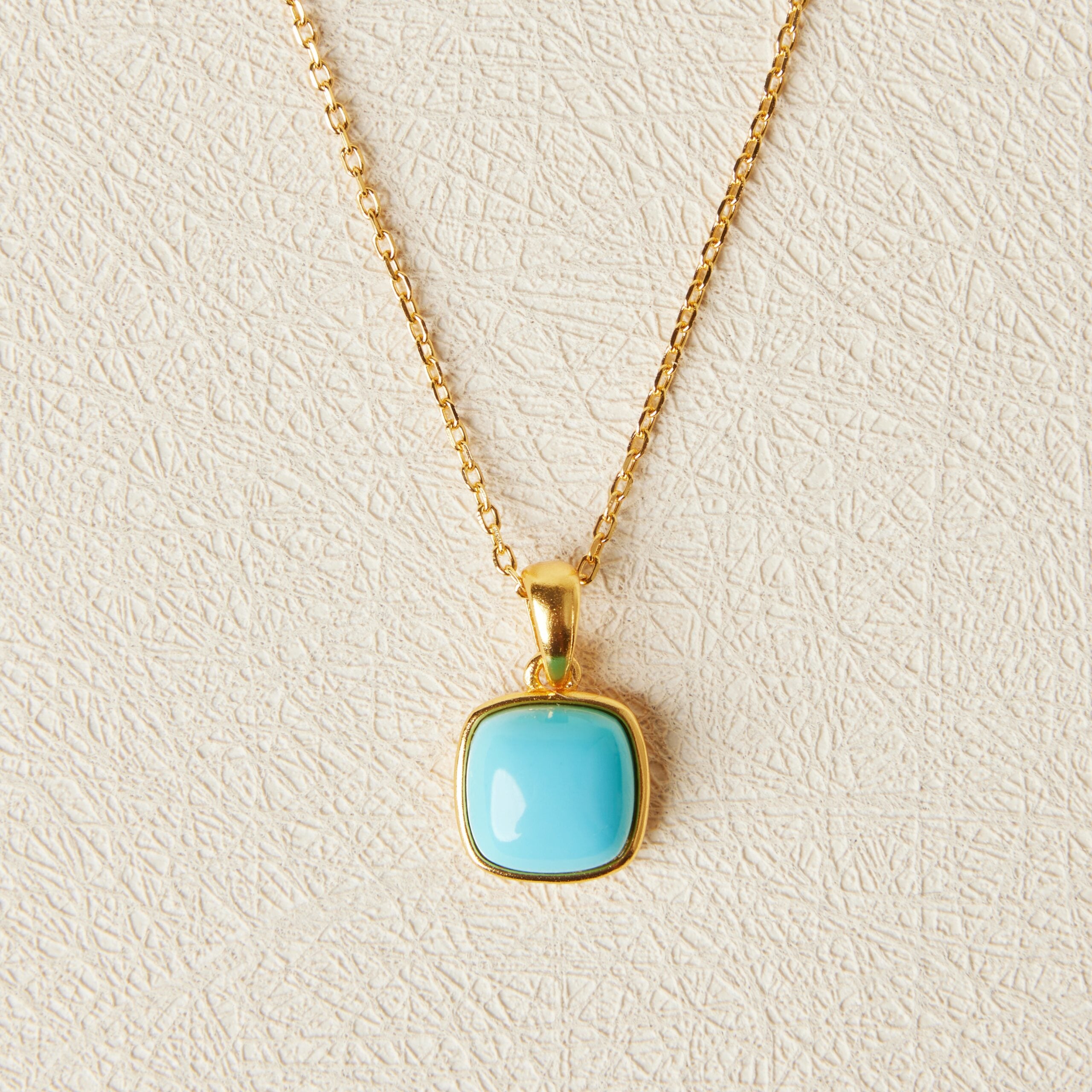 Collier Turquoise – Carré Enchanté, Argent Plaqué Or