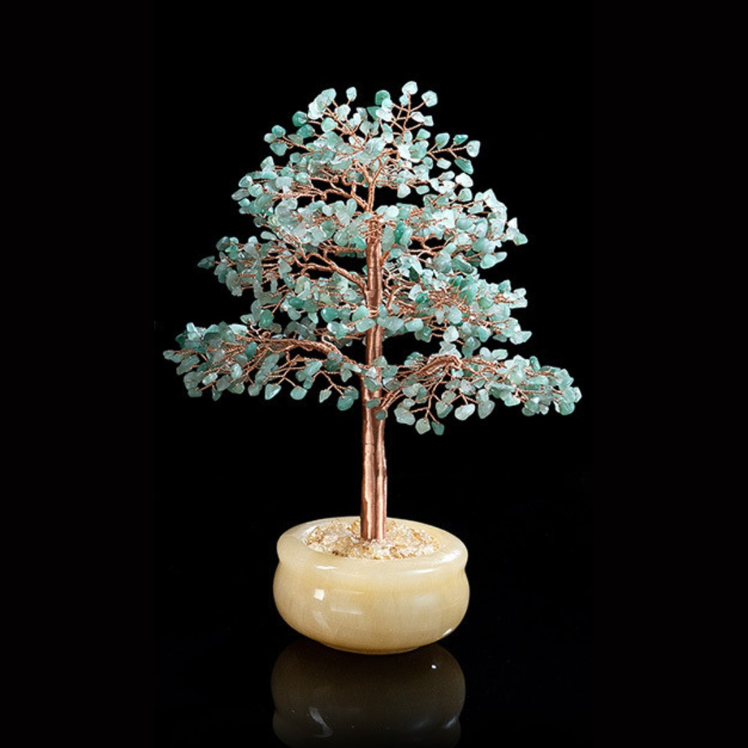 Grand arbre de vie décoratif avec des feuilles en améthyste et citrine, monté sur un tronc en cuivre, posé dans un pot en onyx clair.