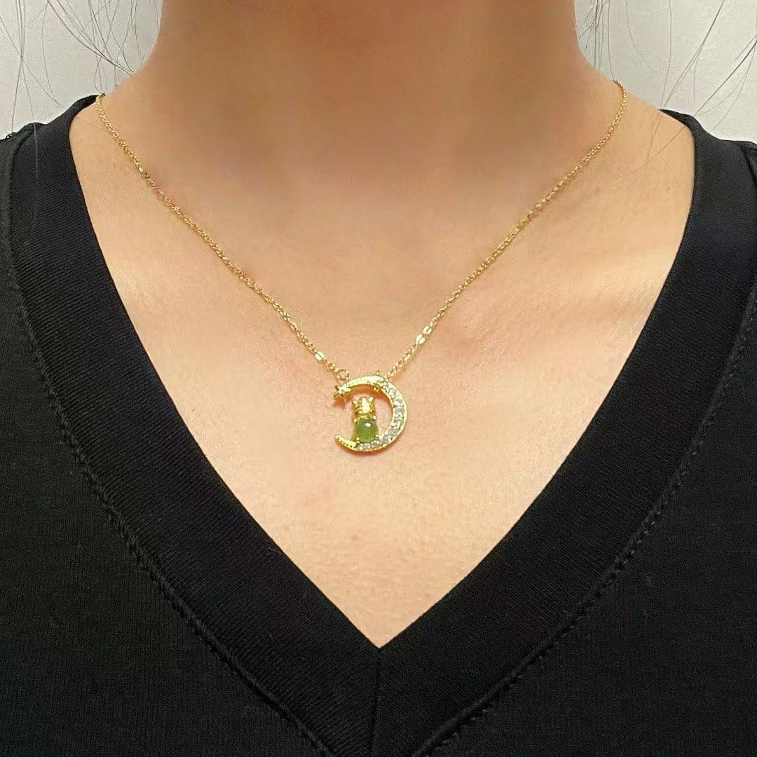 Collier Jade Néphrite Cheval/Coq – Lune Porte-Bonheur, Argent Plaqué Or