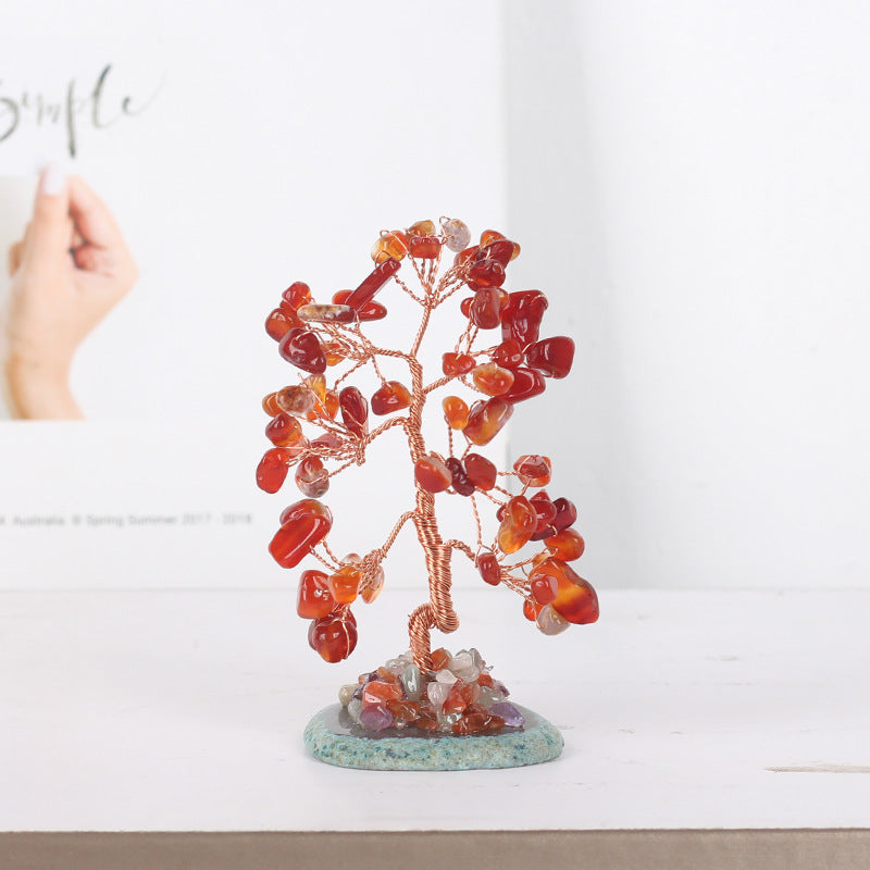Porte-bonheur Arbre de Vie en pierres de 7 Chakras avec des pierres rouges et oranges sur une base verte