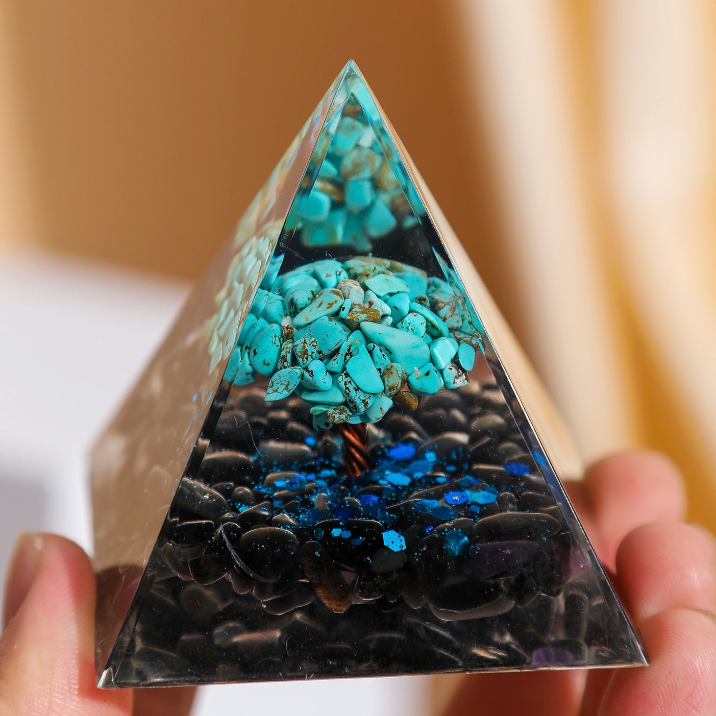 Protection Céleste – Pyramide Orgonite Arbre de Vie en Turquoise et Obsidienne