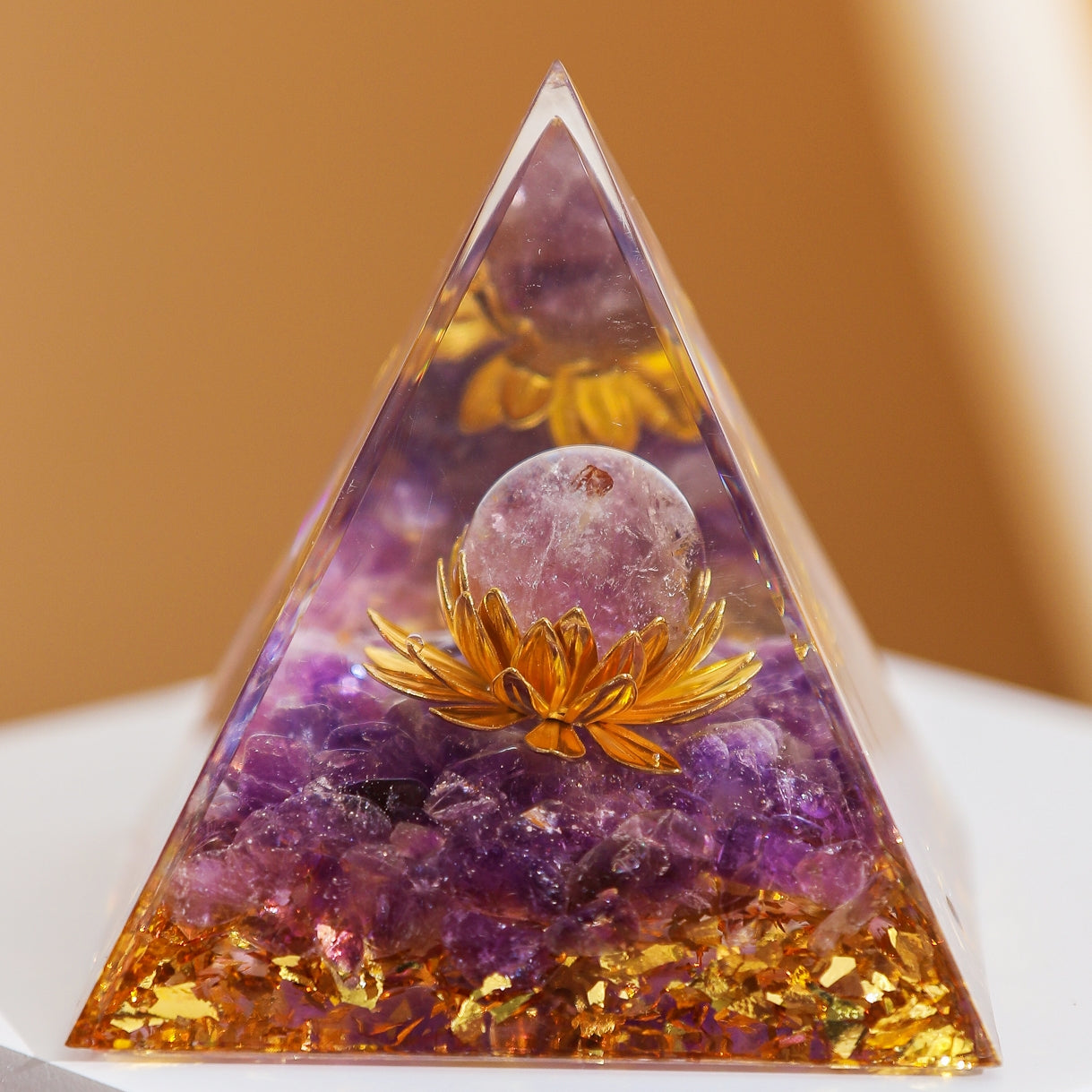 Renouveau – Pyramide Orgonite Lotus en Améthyste