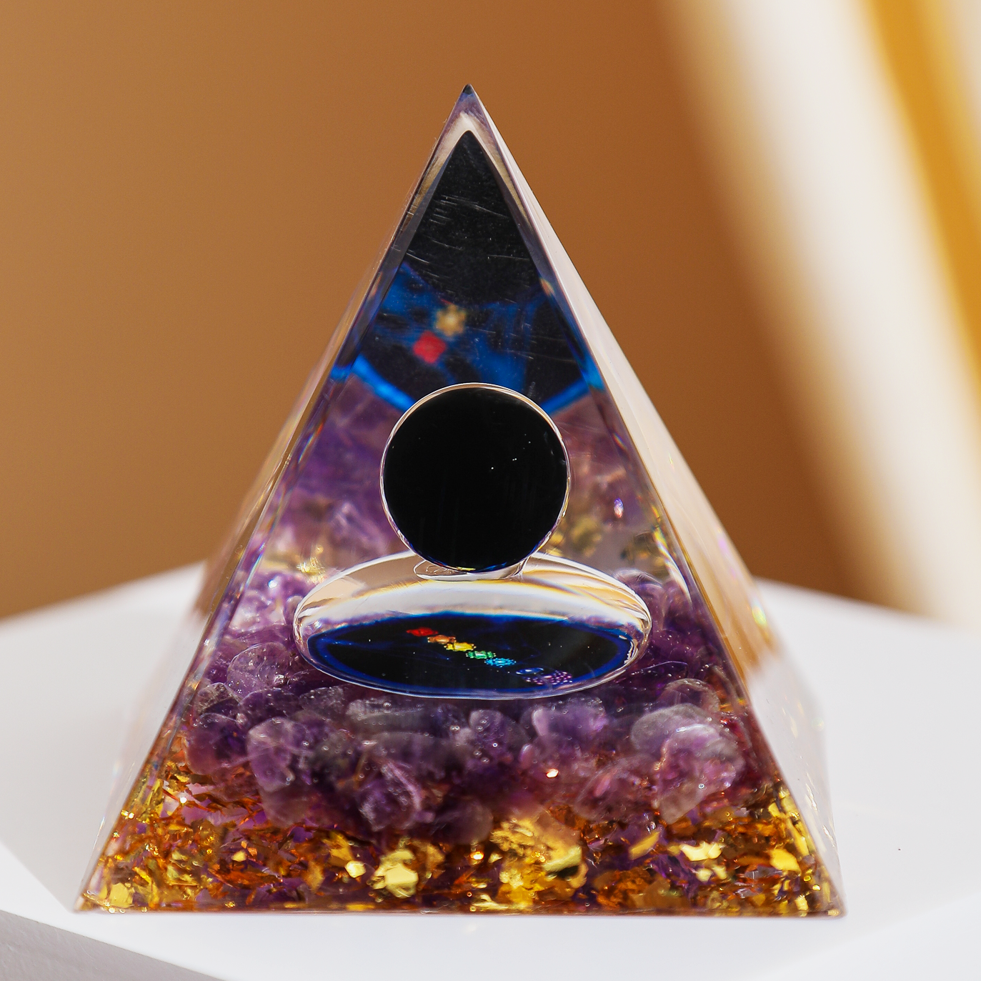 Sagesse et Protection – Pyramide Orgonite 7 Chakras en Obsidienne et Améthyste
