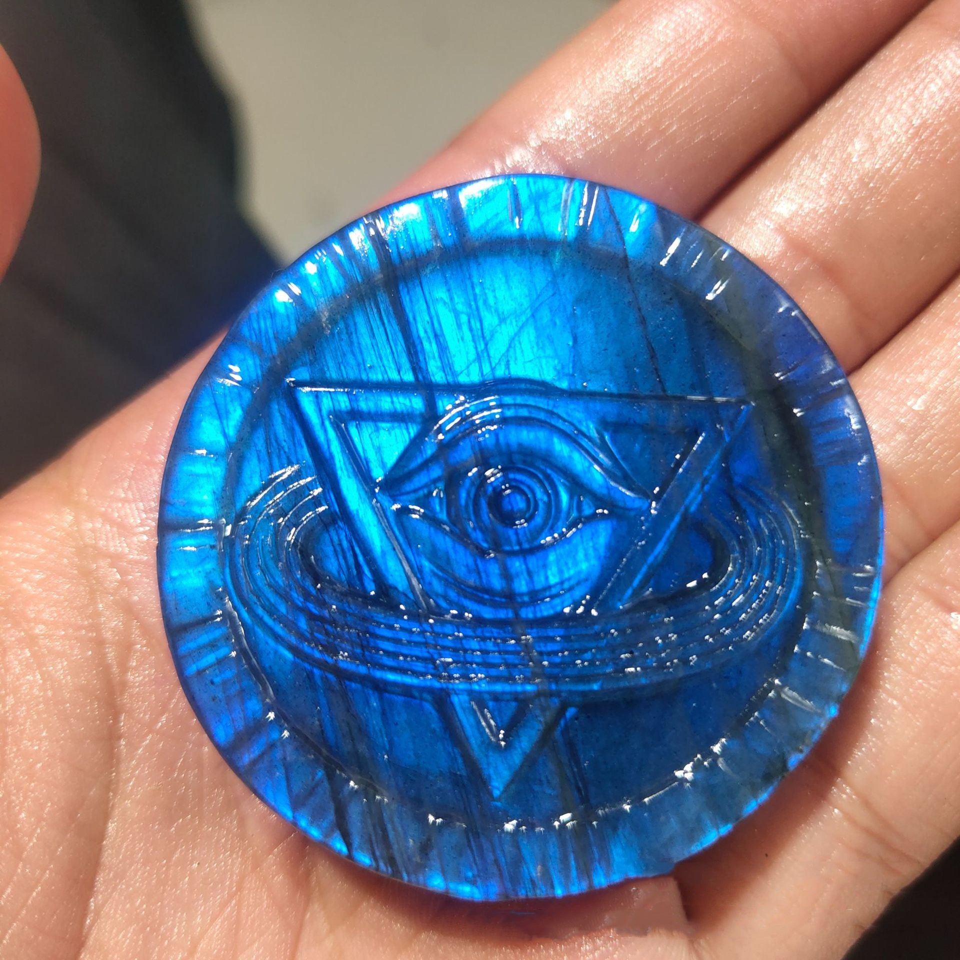 Sculpture Œil Oudjat 'Protection' en Labradorite