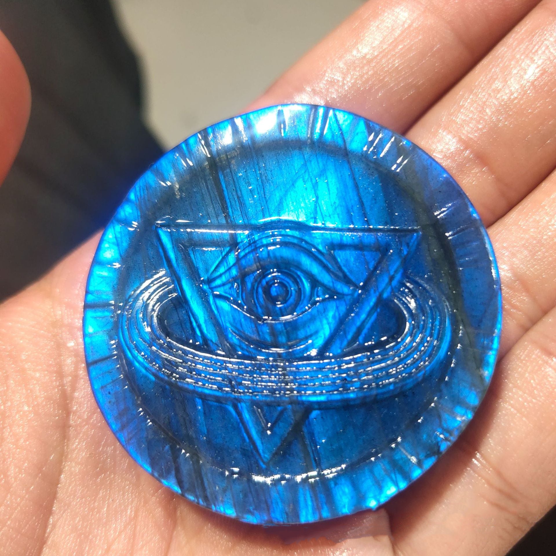 Sculpture Œil Oudjat 'Protection' en Labradorite