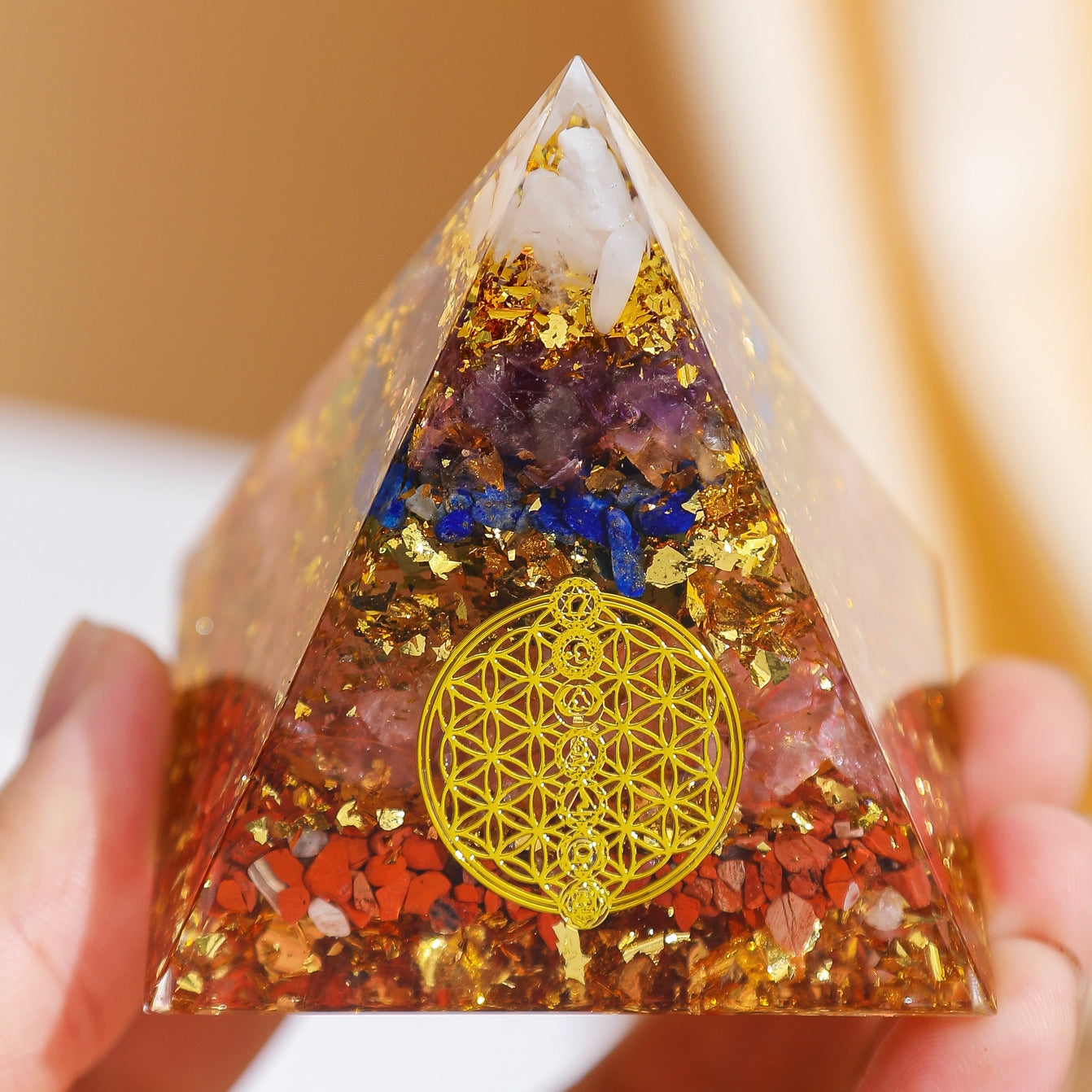 Vitalité et Équilibre – Pyramide Orgonite 7 Chakras
