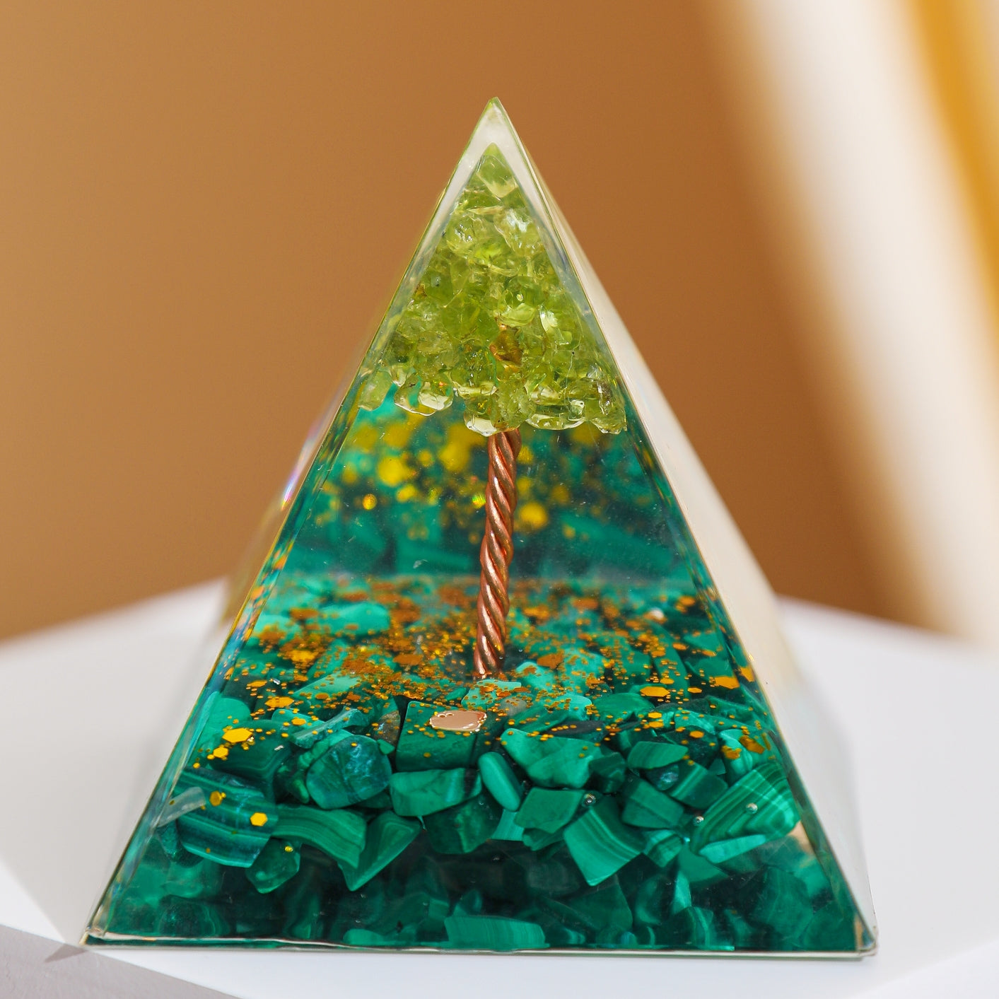 Vitalité – Pyramide Orgonite Arbre de Vie en Malachite et Péridot