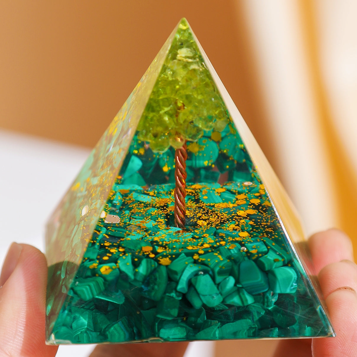 Vitalité – Pyramide Orgonite Arbre de Vie en Malachite et Péridot