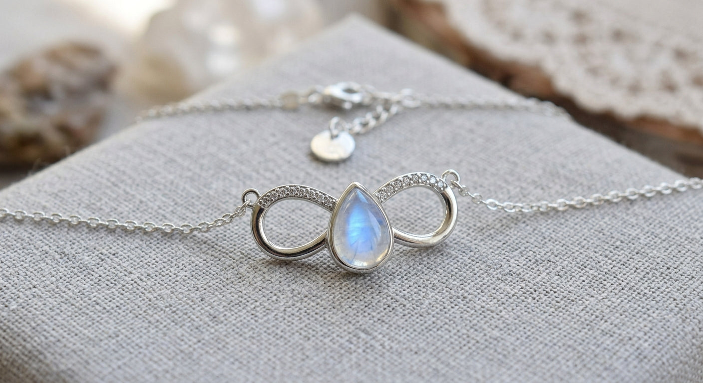 Pendentif Infini et Pierre de Lune : L'alliance de l'éternité et de la féminité